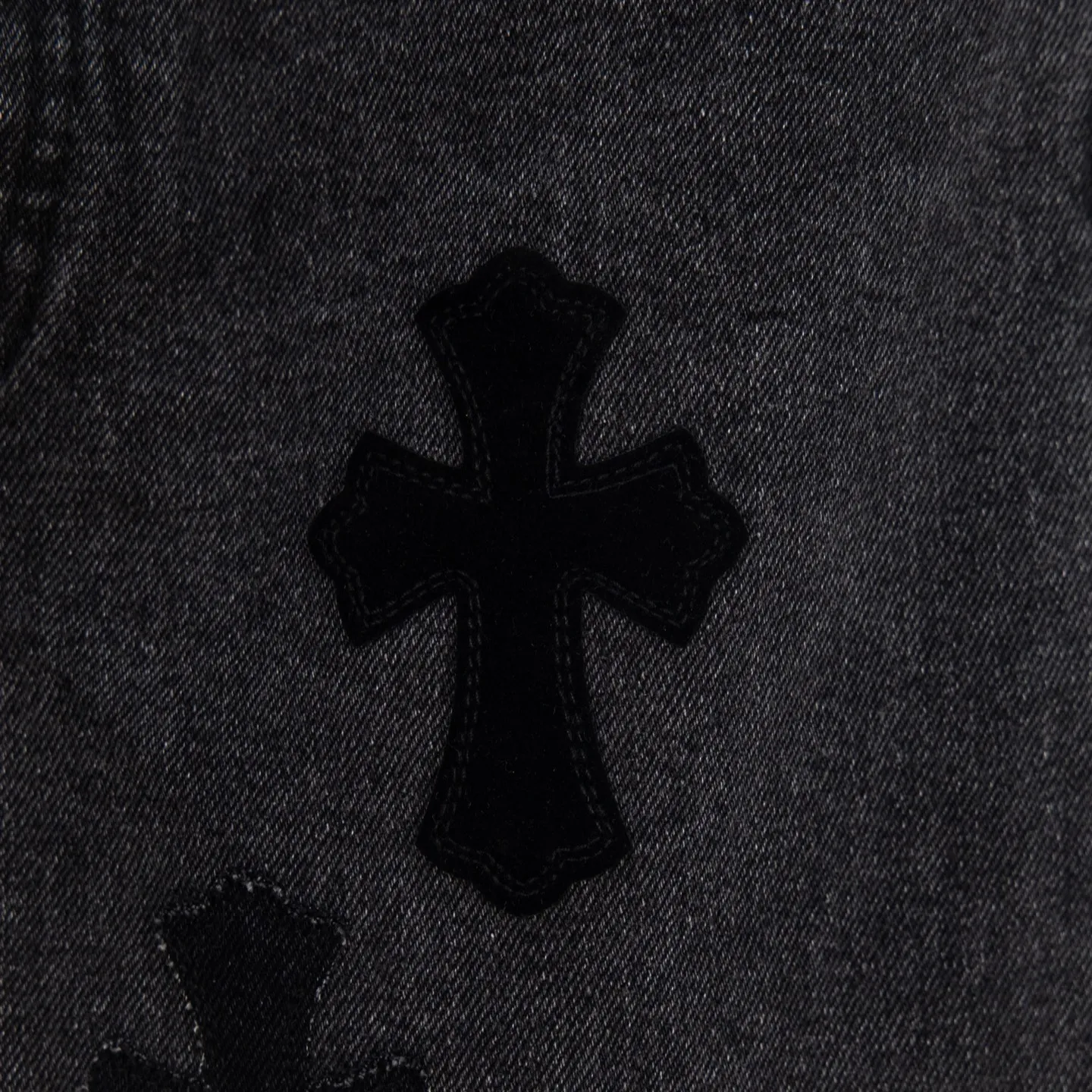 P290 Chrome Hearts Chrome Hearts Black Pinduo Black Leather Big Devil Cow King Jeans CH jeans need to be washed before being dismantled and hand-stitched with sheepskin cross leather and then spliced to complete. The whole piece has too much craftsmanship to describe. About Chrome Hearts This is an extremely luxurious fashion brand that can also be called the nobility of the high street. It has always been an exclusive brand for some hipsters or the second generation of rich people. Compared with ordinary high streets, it is more luxurious and noble. Compared with luxury brands, it has a more fashionable personality. It has always been a brand that I have a special liking for. Style number: 1769# Color: black Size: 28 30 32 34 36